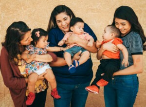 Promover la equidad racial en la salud maternal e infantil 
